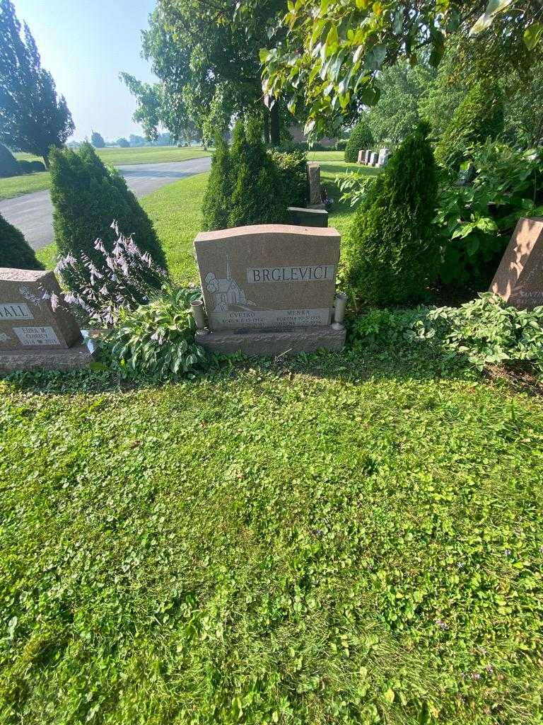 Menka Brglevici's grave. Photo 1