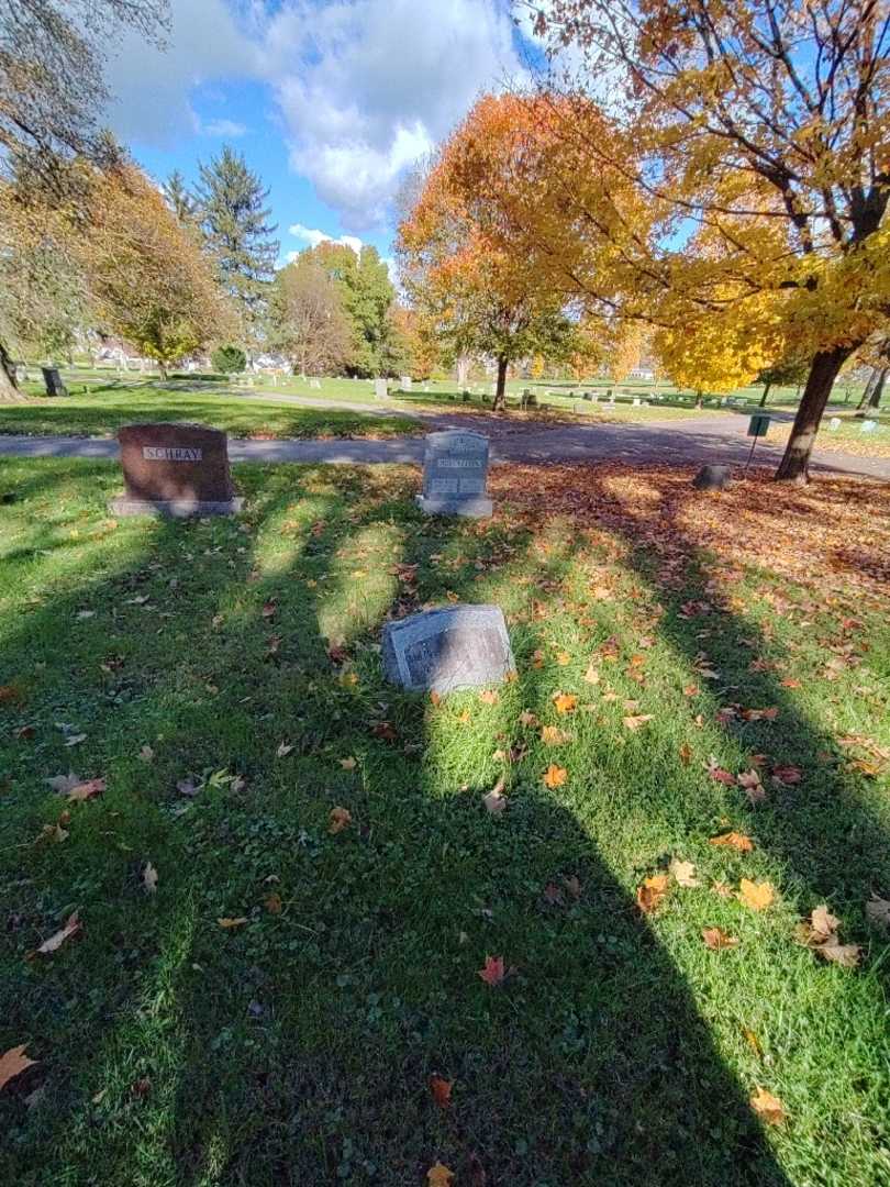 Mildred R. Hollister's grave. Photo 1