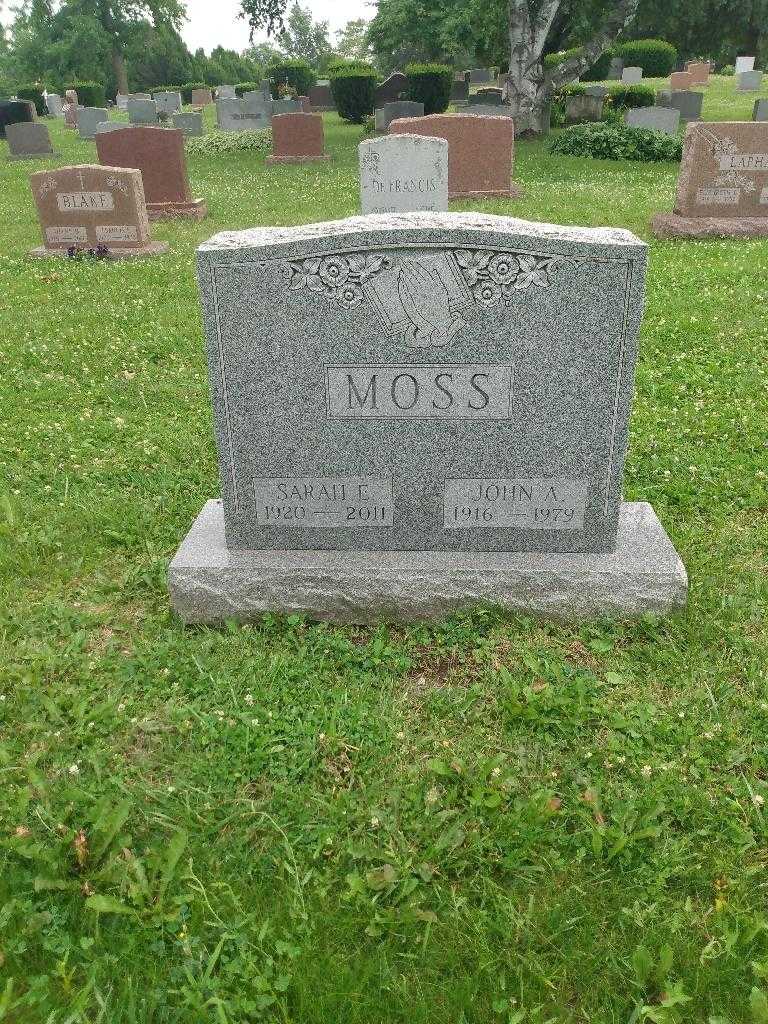 Sarah E. Moss's grave. Photo 1