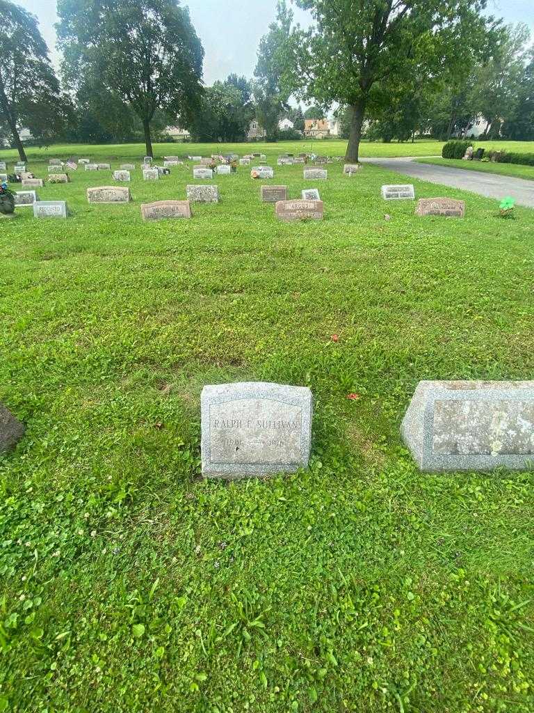 Ralph E. Sullivan's grave. Photo 1