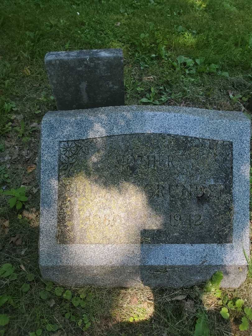 Emma Grunder's grave. Photo 3