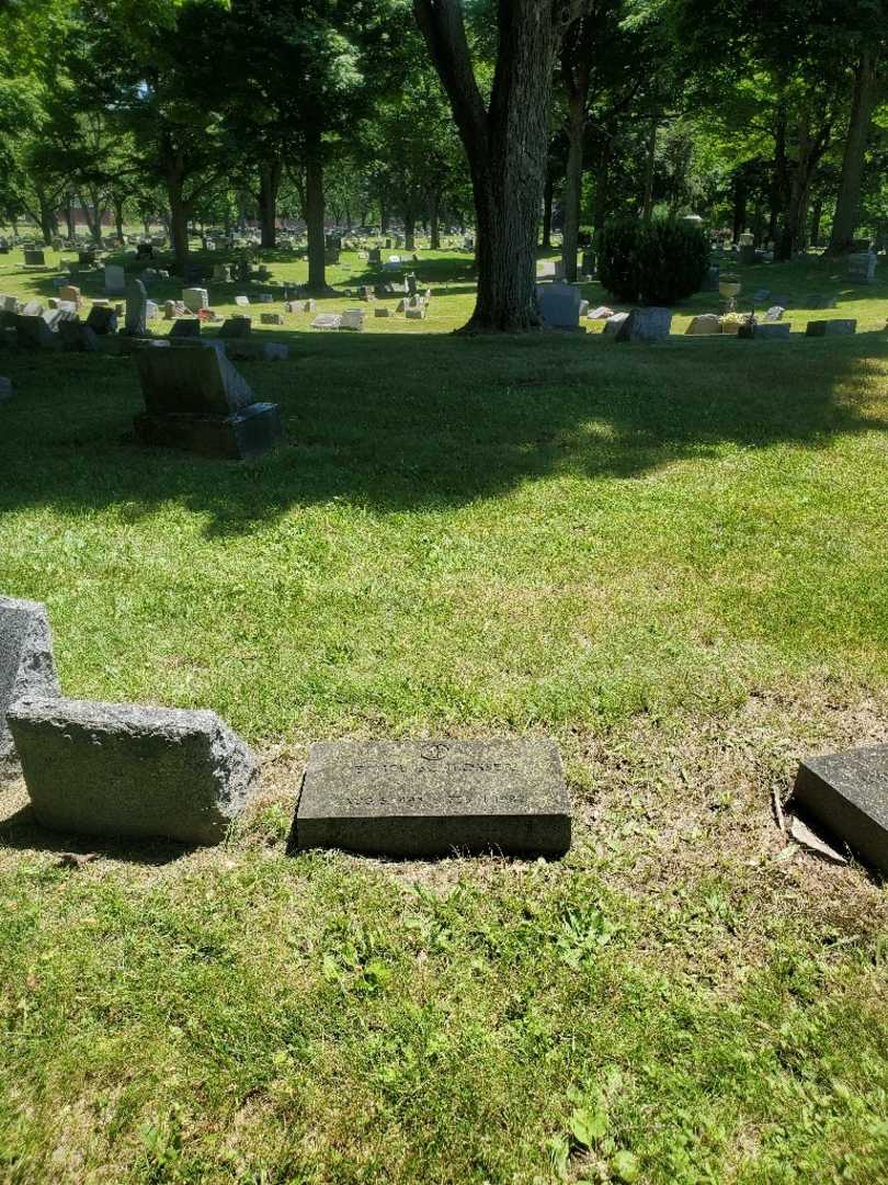 Ethel Schlosser's grave. Photo 1