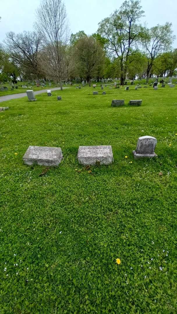 Clara W. Wolcott Beam's grave. Photo 1