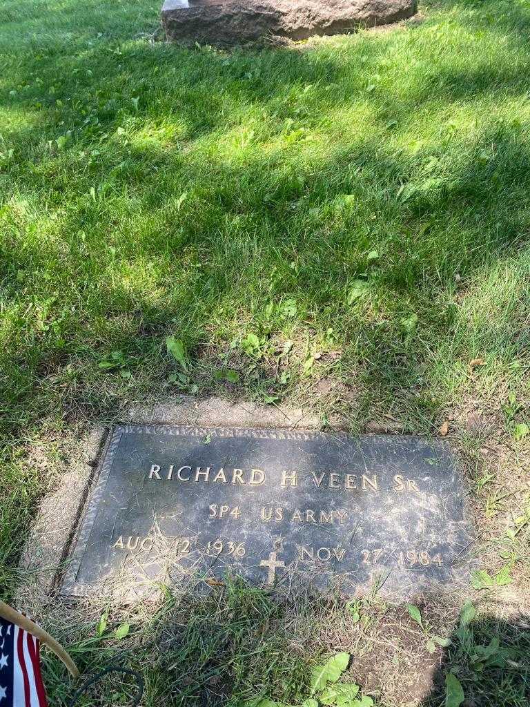 Richard H. Veen Senior's grave. Photo 5