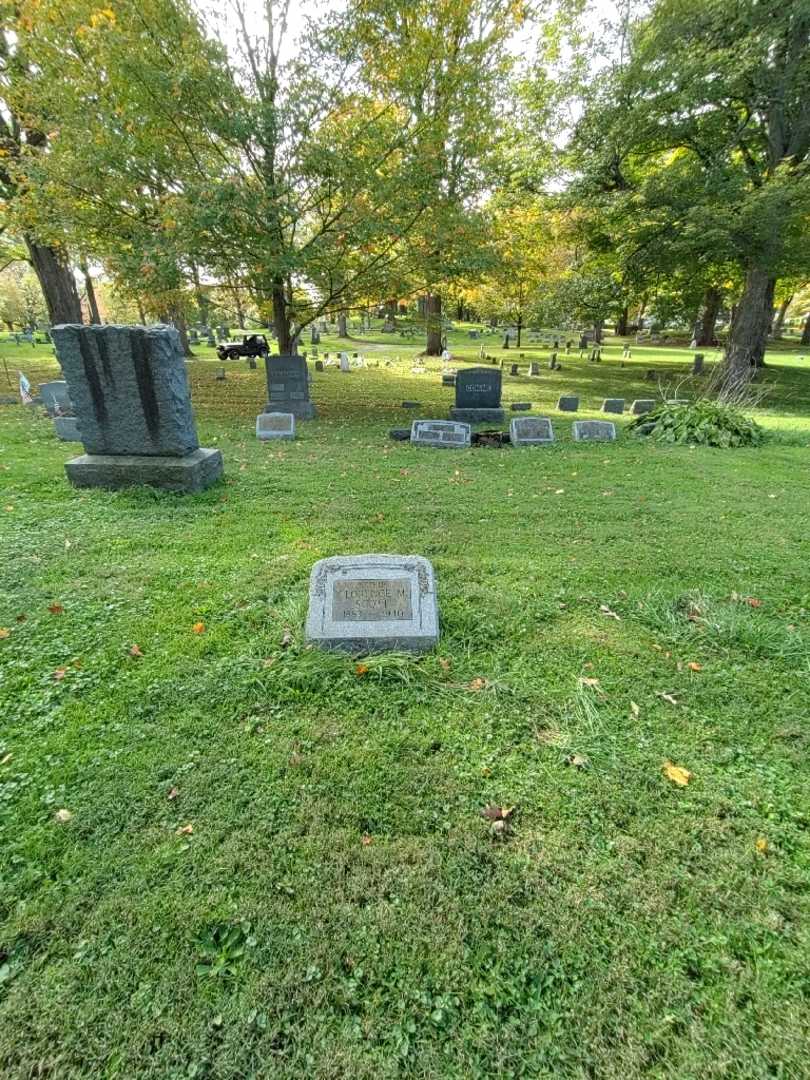 Florence M. Scott's grave. Photo 1