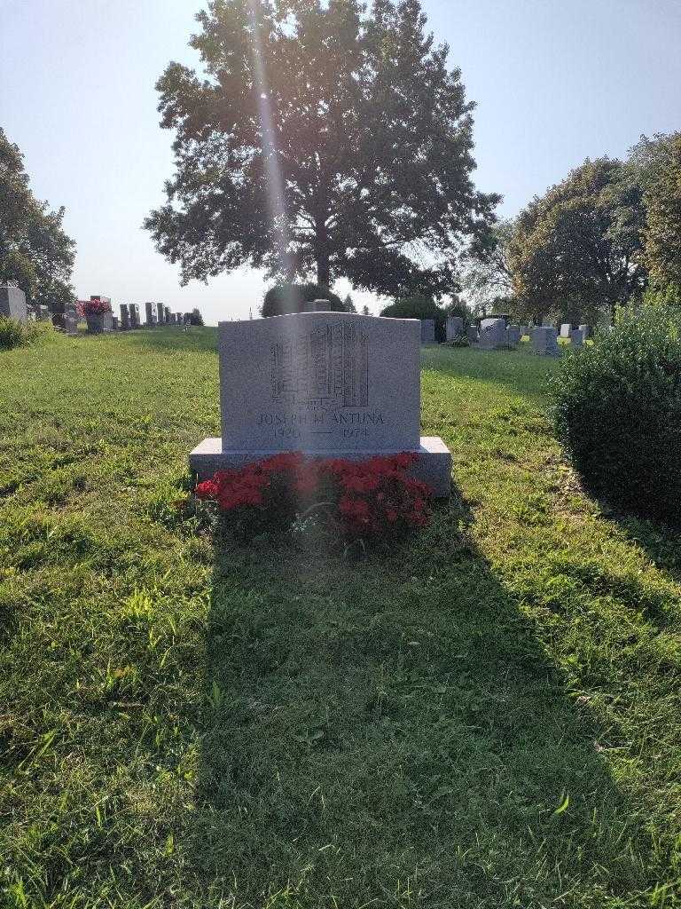 Joseph Antuna's grave. Photo 2