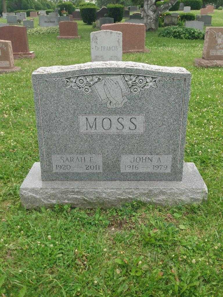 Sarah E. Moss's grave. Photo 2