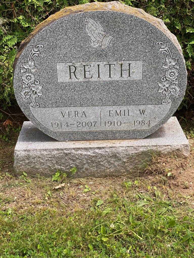Emil W. Reith's grave. Photo 3
