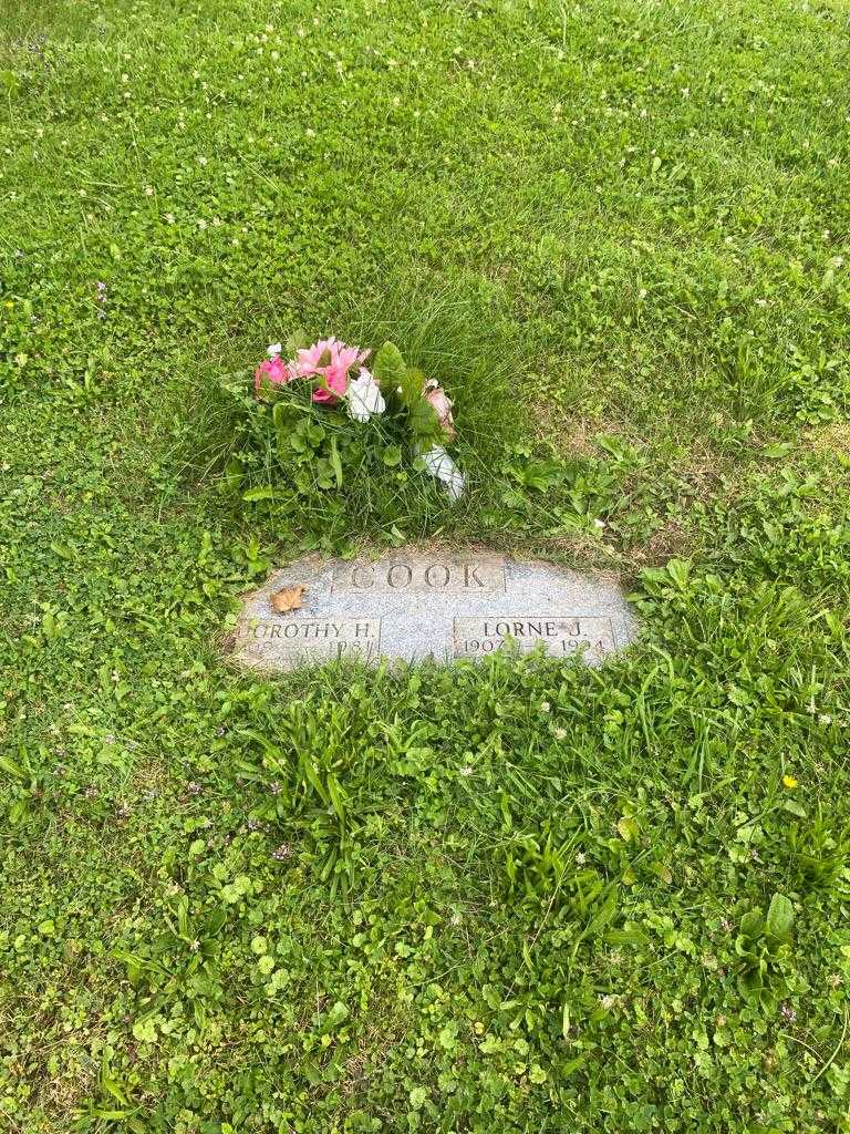 Dorothy H. Cook's grave. Photo 2