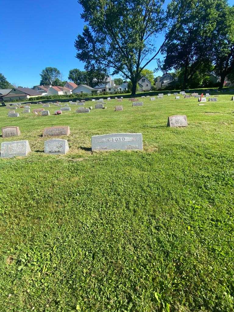 Marie L. Cloyd's grave. Photo 1