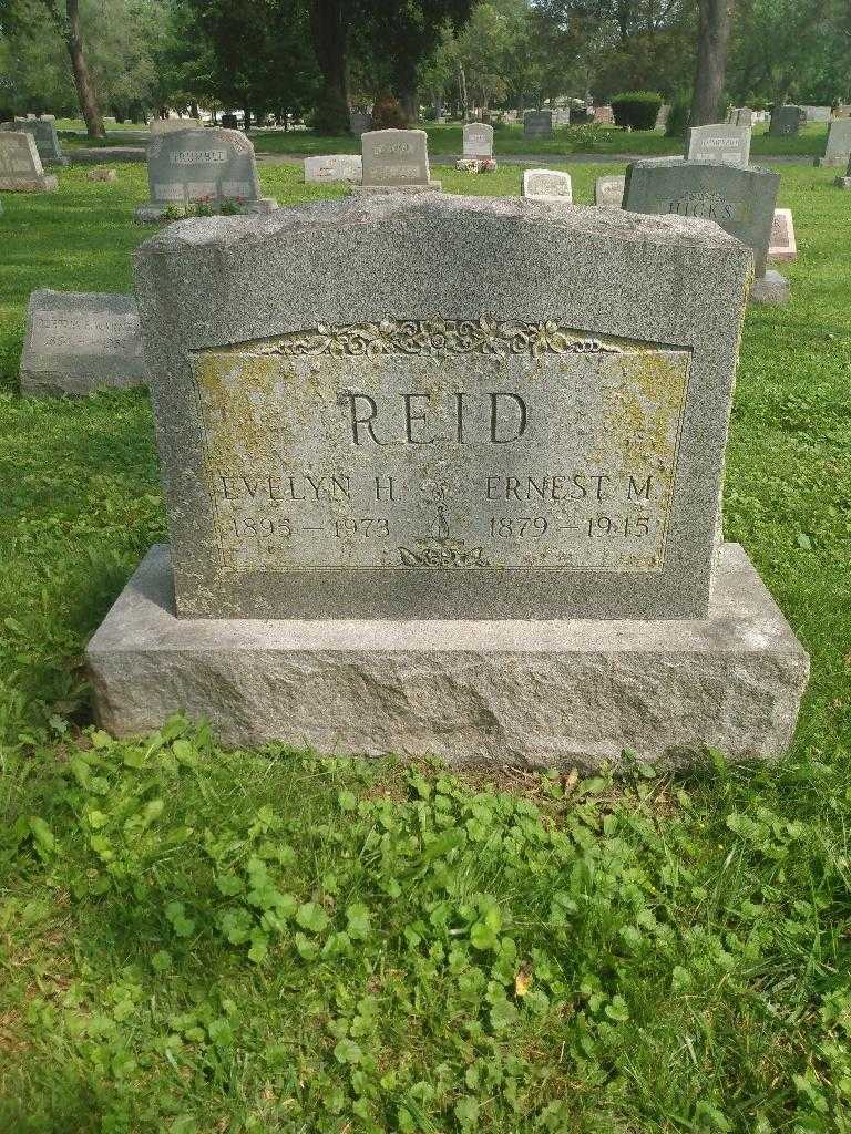 Evelyn H. Reid's grave. Photo 2