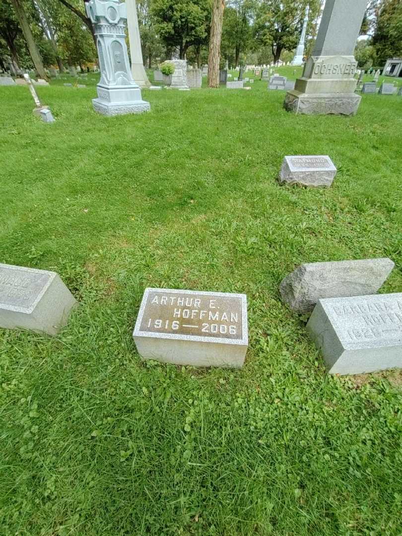 Arthur E. Hoffman's grave. Photo 1