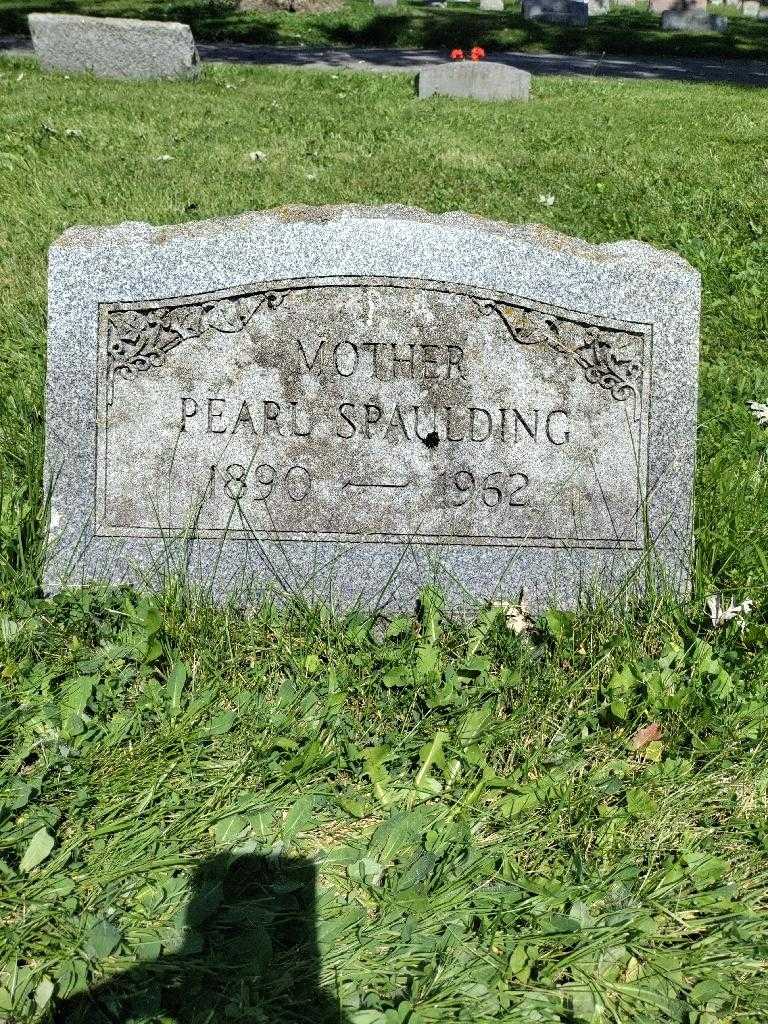Pearl Spaulding's grave. Photo 3