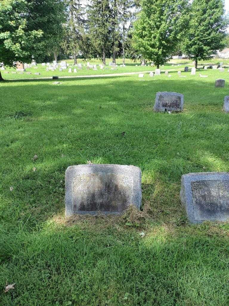 Bessie Rolfsen Cook's grave. Photo 1