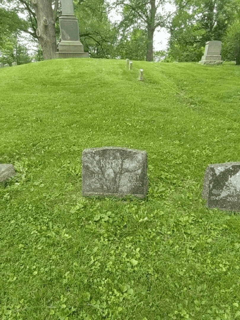 Albert Kurtz's grave. Photo 4