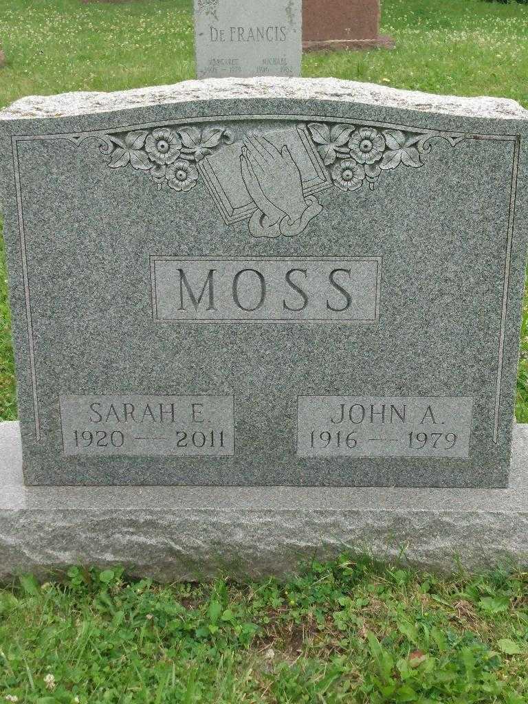 Sarah E. Moss's grave. Photo 3