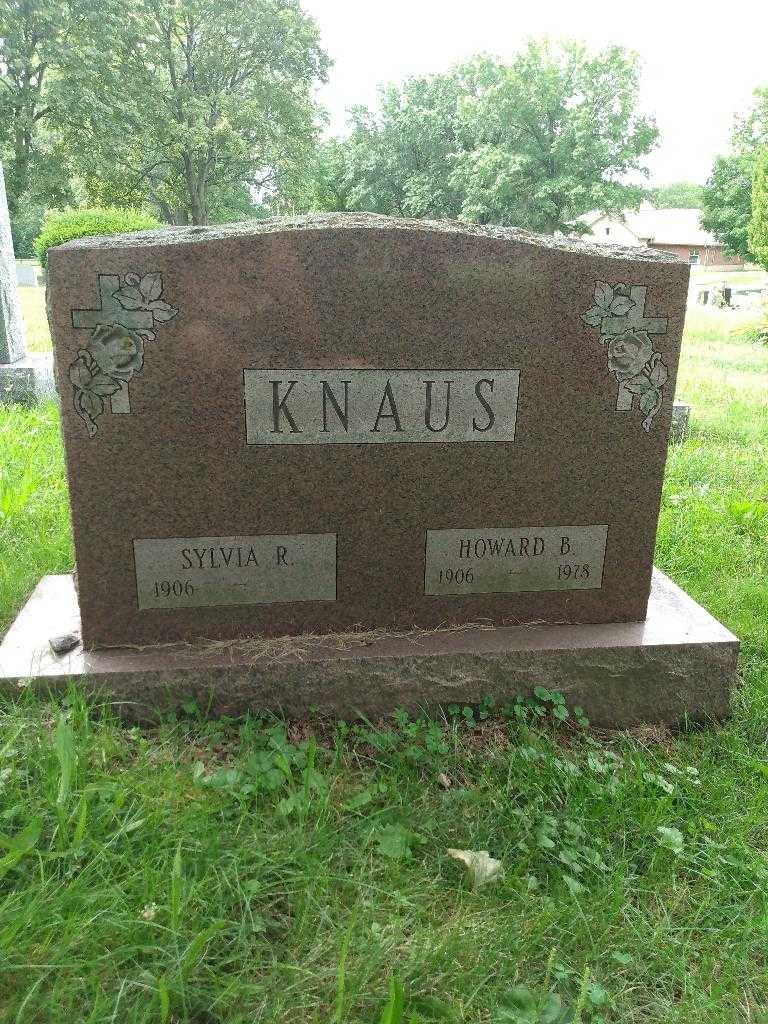 Howard B. Knaus's grave. Photo 1