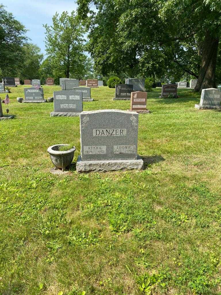 Klara Danzer's grave. Photo 2