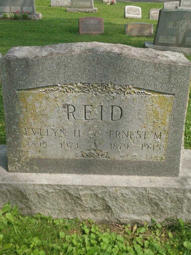 Evelyn H. Reid's grave. Photo 3