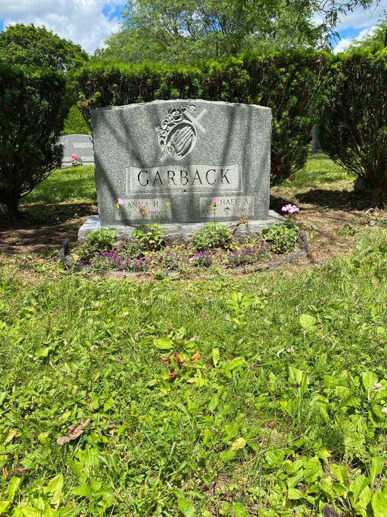 Anna H. Garback's grave. Photo 2