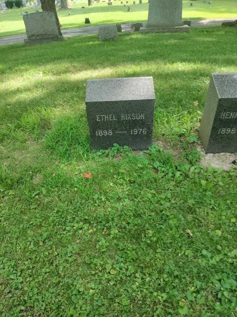 Ethel Hixson's grave. Photo 1