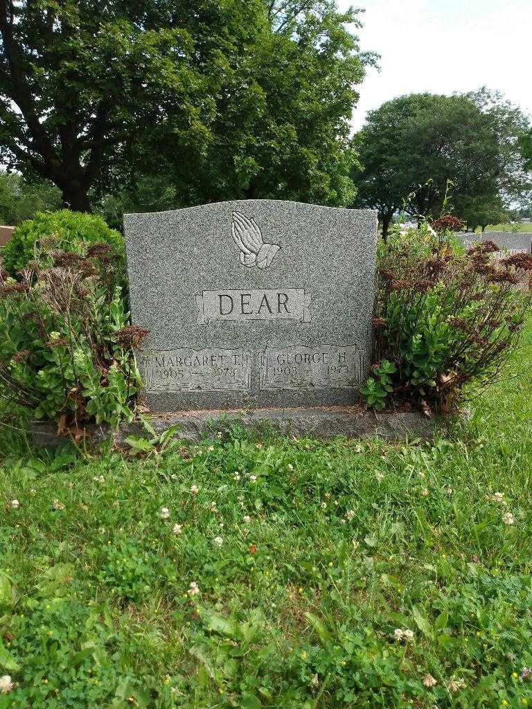 George T. Dear's grave. Photo 1