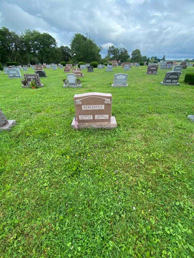 Renard A. Bergentzle's grave. Photo 1