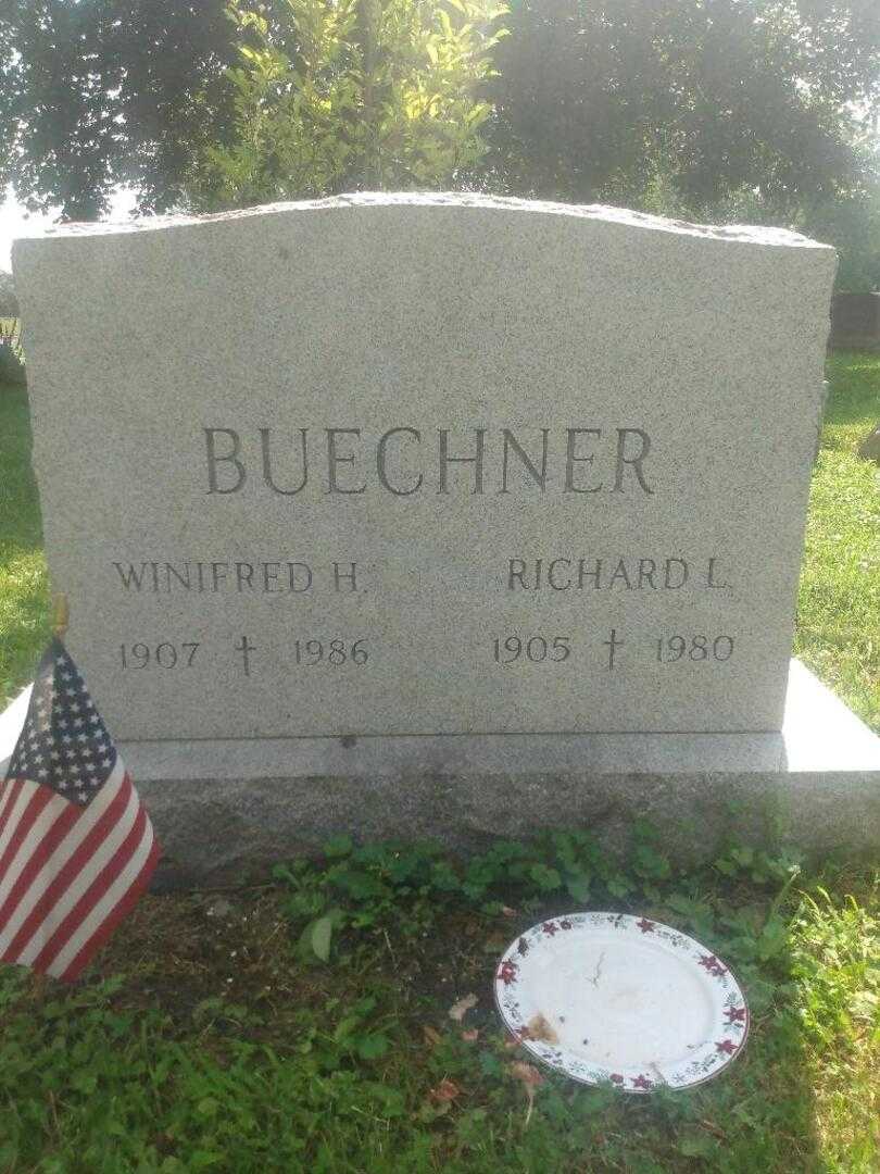 Ruth Winifred Buechner's grave. Photo 3