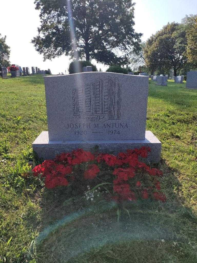 Joseph Antuna's grave. Photo 3