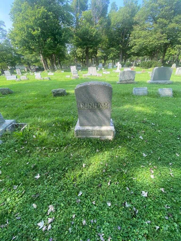Edwin O. Dunham's grave. Photo 1