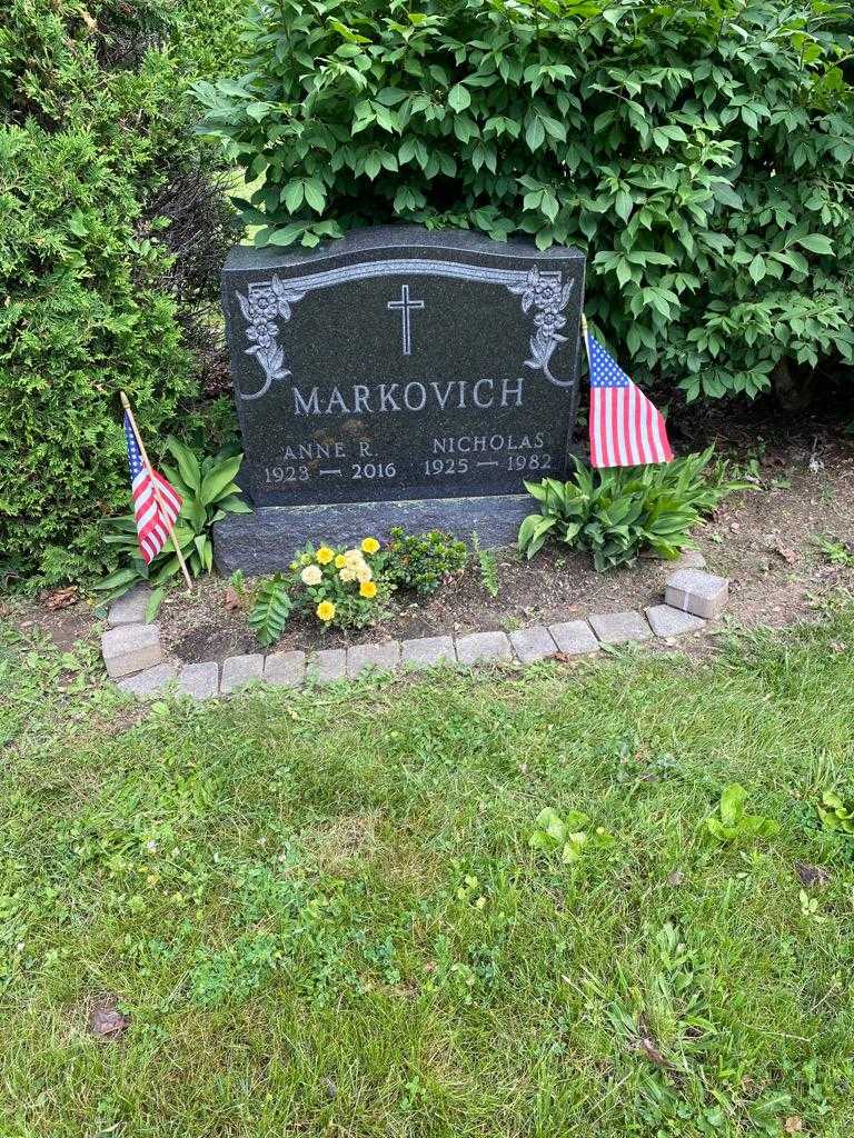 Anne R. Markovich's grave. Photo 2