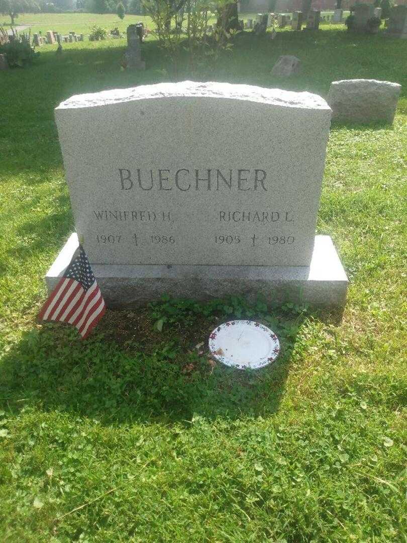 Ruth Winifred Buechner's grave. Photo 2