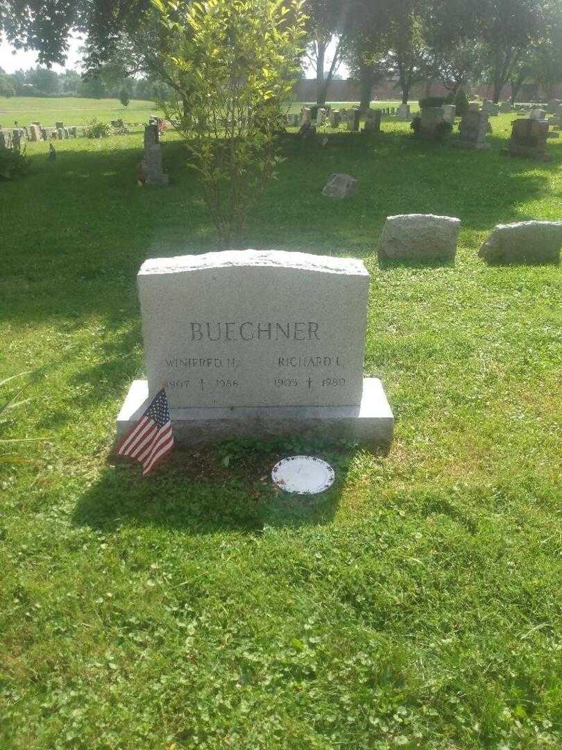 Ruth Winifred Buechner's grave. Photo 1