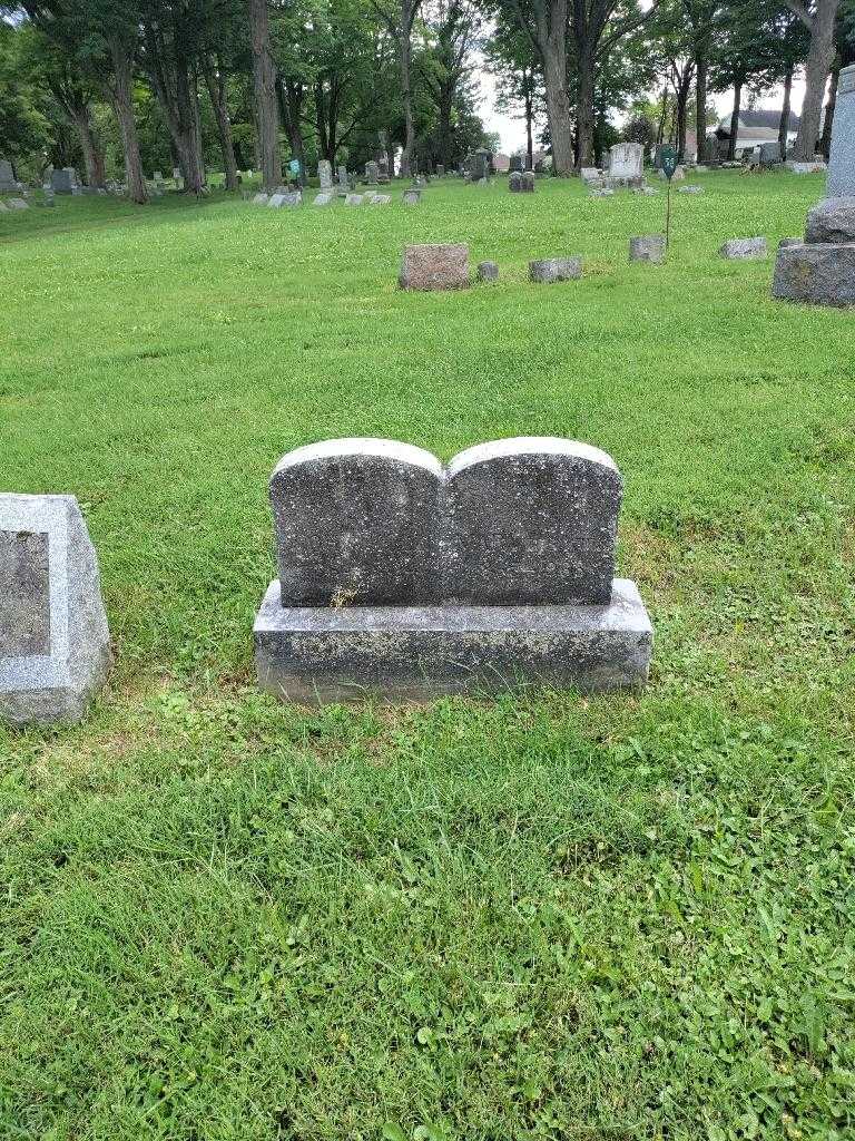 Anna Mary Volz's grave. Photo 3