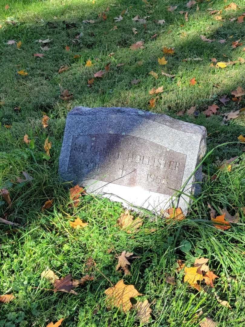 Mildred R. Hollister's grave. Photo 2