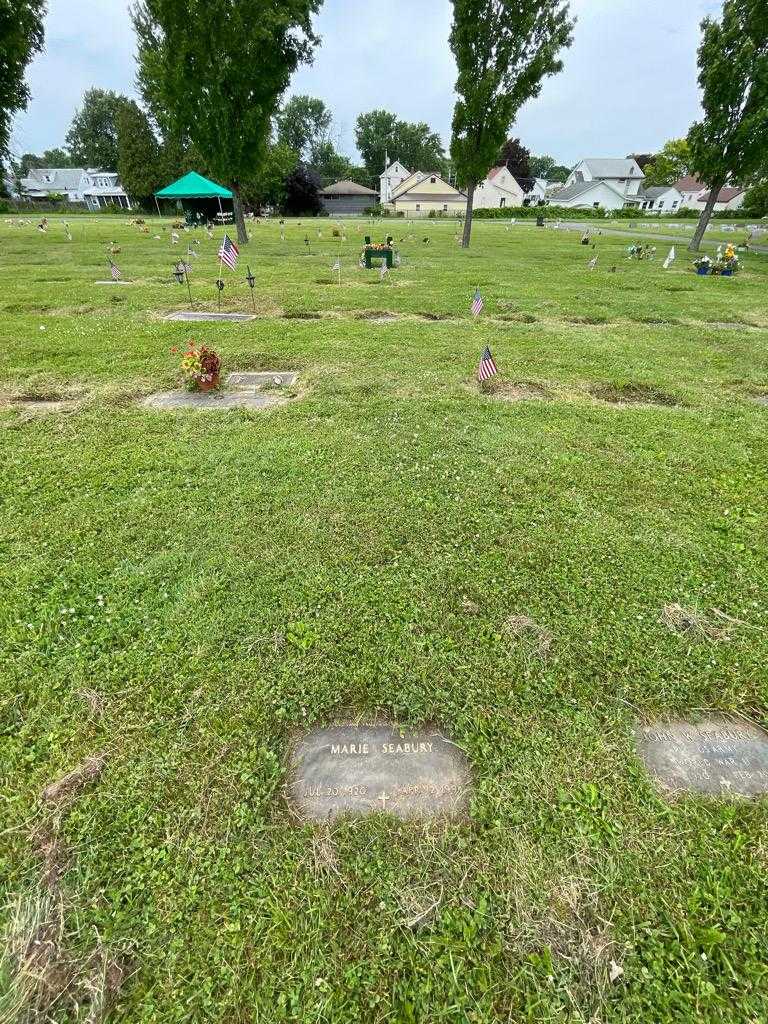 Marie Seabury's grave. Photo 1