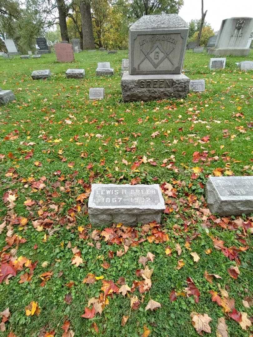 Lewis R. Green's grave. Photo 1