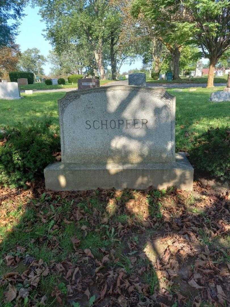 Amy E. Schopfer's grave. Photo 4