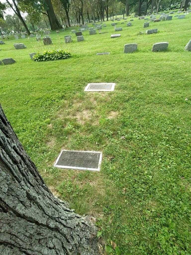 Jozefa Mentrak's grave. Photo 1