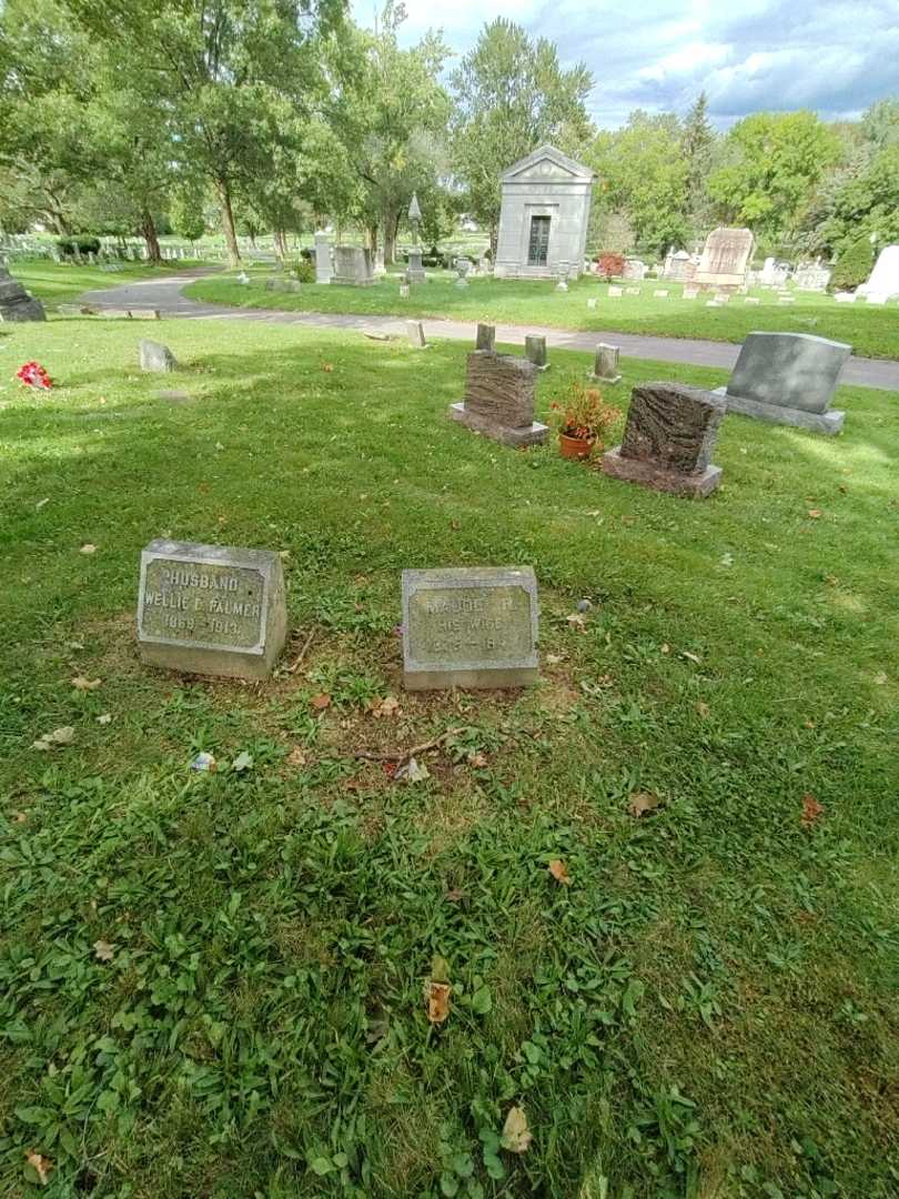 Maud R. Stell's grave. Photo 1