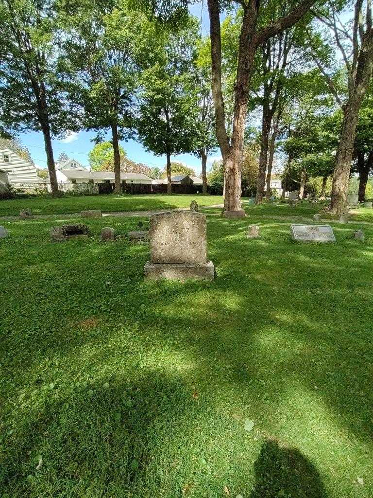 Louisa Mogler Kratz's grave. Photo 1