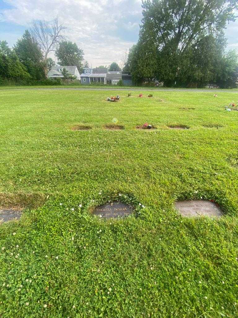 Theresa DeSilva's grave. Photo 1