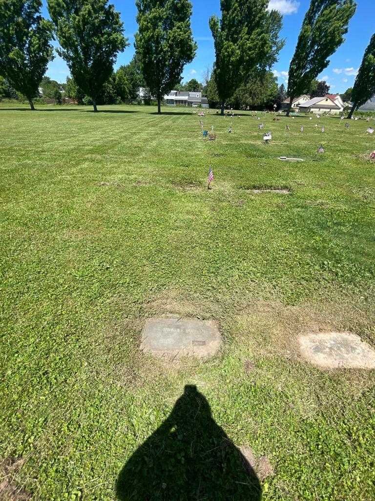 Shirley Miller's grave. Photo 1