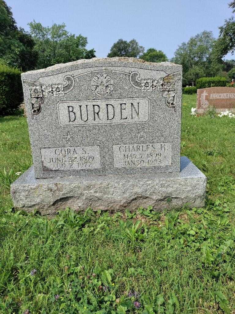 Cora S. Burden's grave. Photo 1