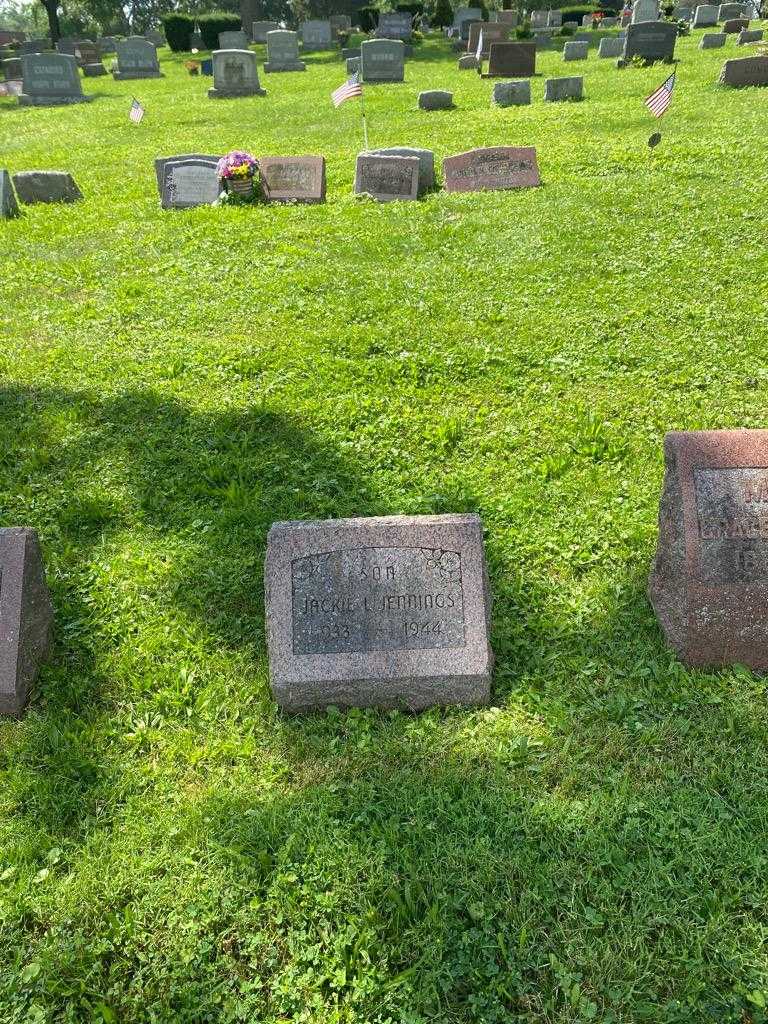 Jackie L. Jennings's grave. Photo 2