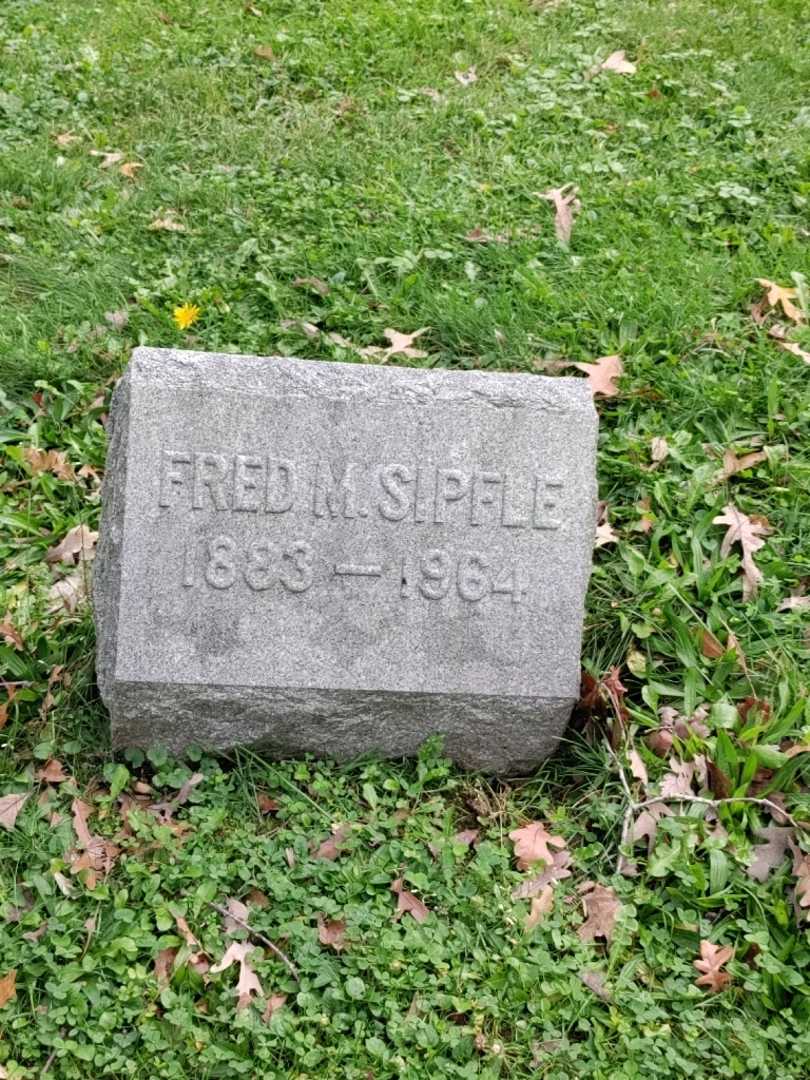 Fred M. Sipfle's grave. Photo 4