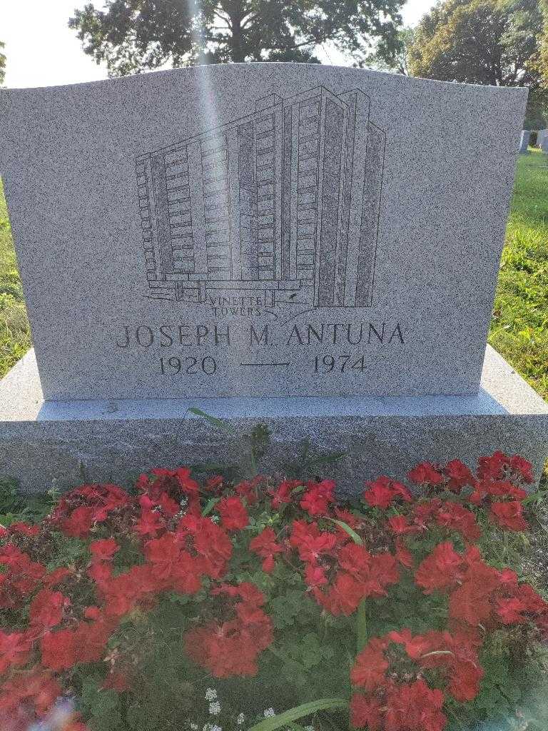 Joseph Antuna's grave. Photo 1
