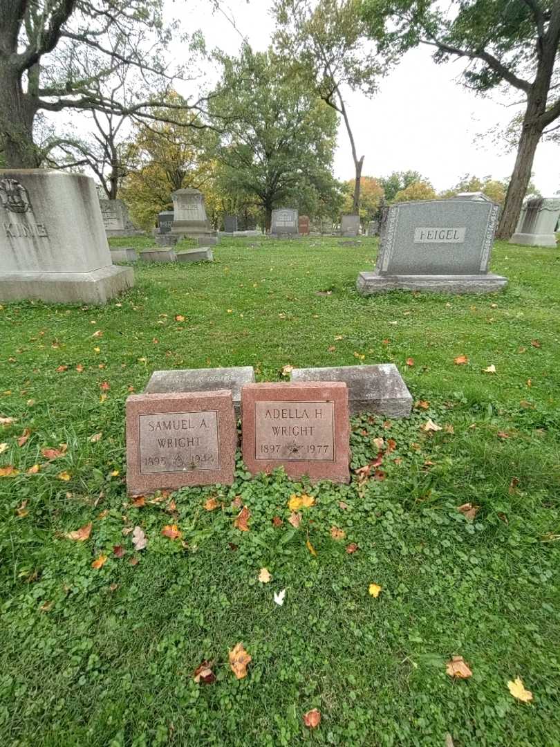 Adella H. Wright's grave. Photo 1