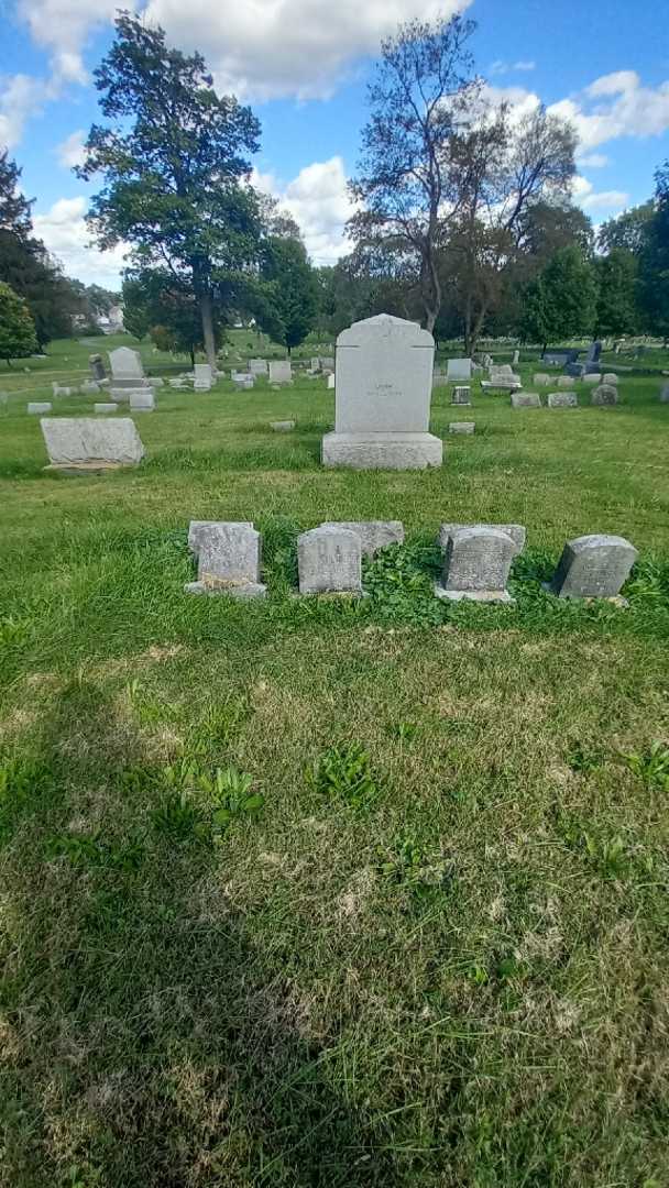 Theodore Bierre's grave. Photo 1