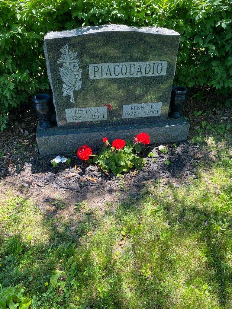 Benny P. Piacquadio's grave. Photo 2